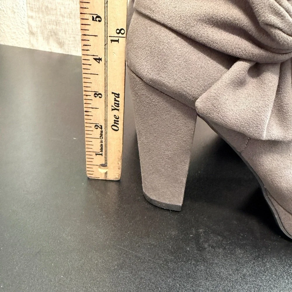 LC‎ Lauren Conrad Ankle Booties Women's 8M Gray Side Bow Block Heel Side Zip Fun